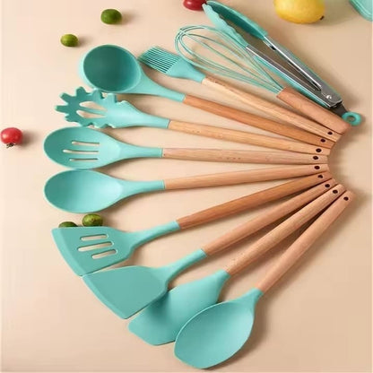 Set 19 ustensile de gatit din silicon cu maner rezistent din bambus, suport + TOCATOR CADOU