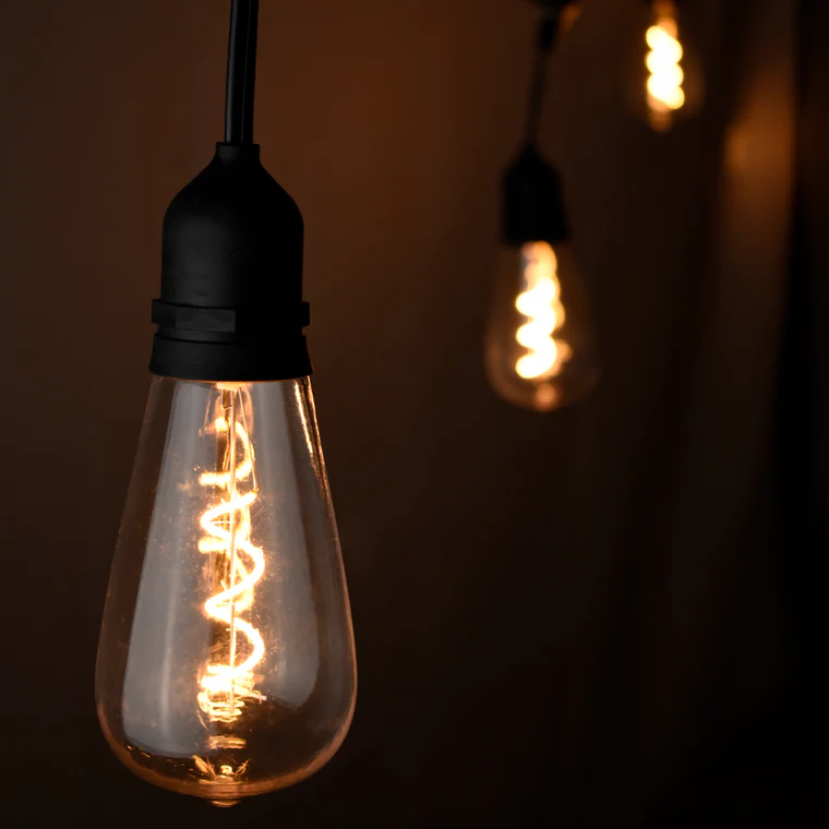 Ghirlandă LED 5m cu 10 Becuri Alb Cald – Decor de Poveste pentru Grădină, Terasă sau Evenimente – Rezistentă la Apă