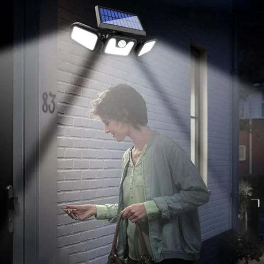 1+1 CADOU: Proiector solar cu senzor 74 LED SMD 15W, IP65, lumina rece